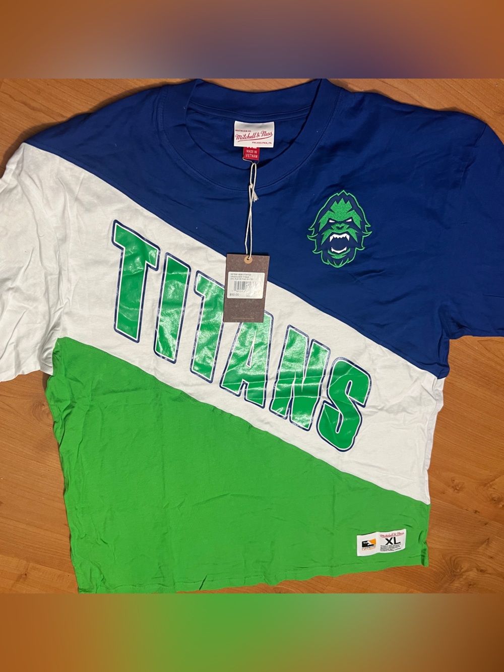 Mitchell & Ness Vancouver titans over watch league shirt Men’s XL
